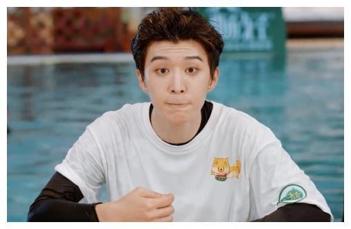 娱乐圈吃瓜范丞丞,娱乐圈的瓜田，他的成长与蜕变